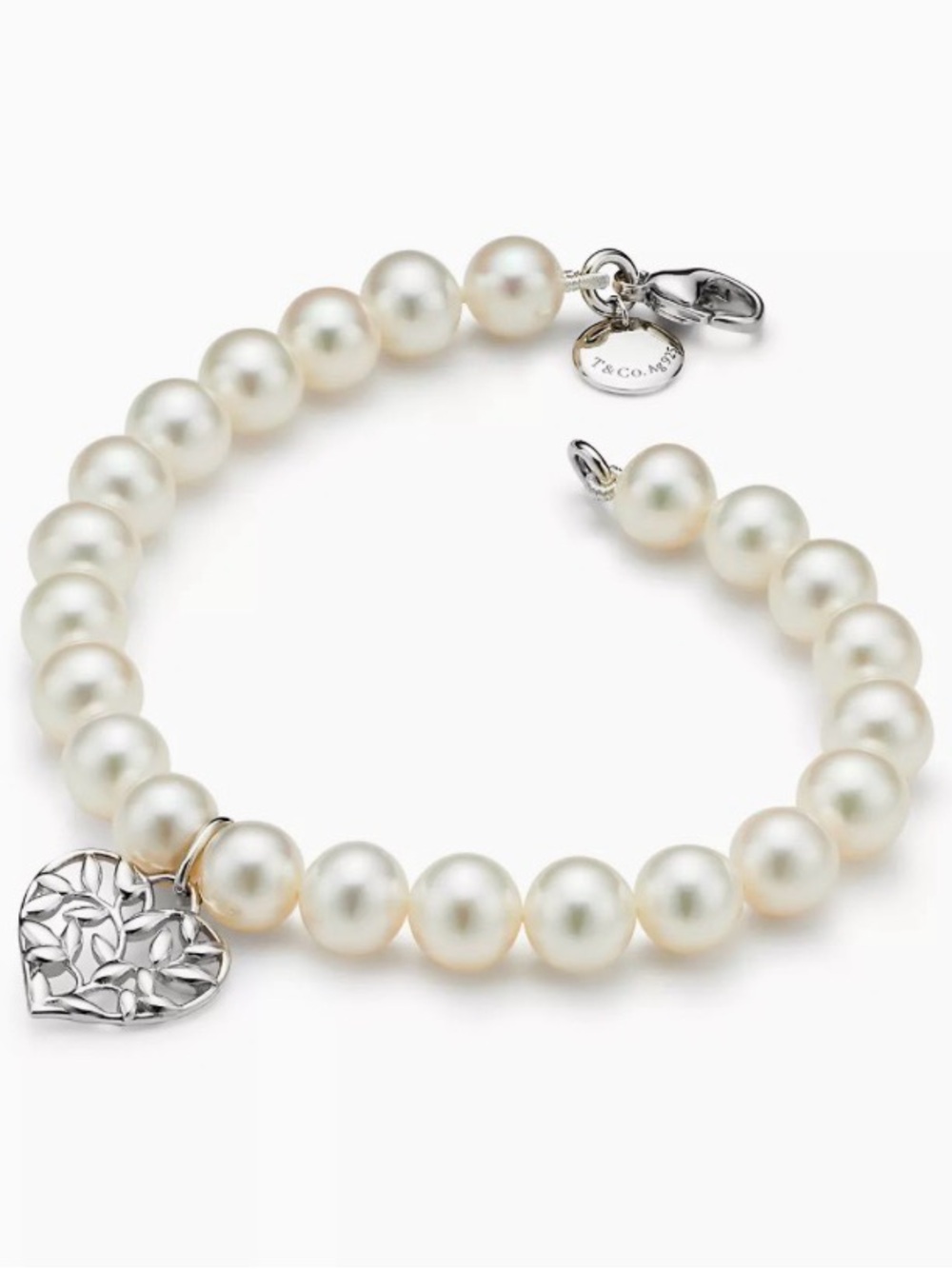 Tiffany’s & Co. Paloma Picasso®
Olive Leaf Pearl Heart Bracelet